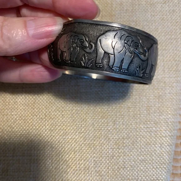Silver plated elephant cuff bracelet, vintage. - Picture 11 of 11